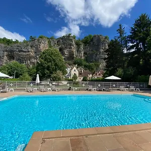 Logis - Restaurant Domaine Les Falaises Hotel